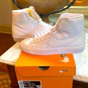 Women’s Nike Blazer Mid ‘77 NWT size 8 leather